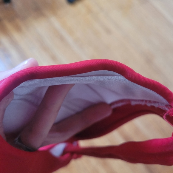 Red Victoria secret bikini - Picture 4 of 5